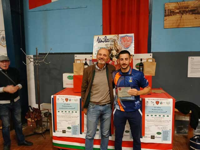 Simone Albini della Renese durante la premiazione del Memorial Angelo Dalla Rosa 2026.